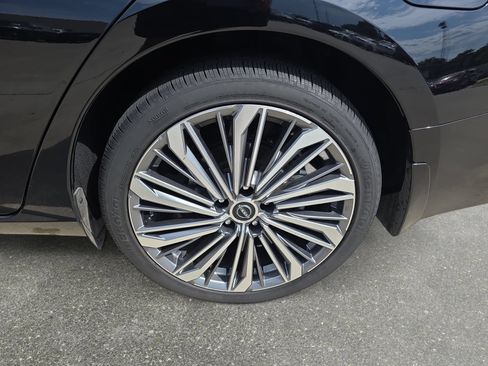Used 2025 Nissan Altima 2.5 SL FWD image 30