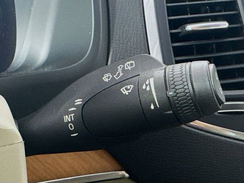 Used 2021 Volvo XC90 T6 Momentum image 13