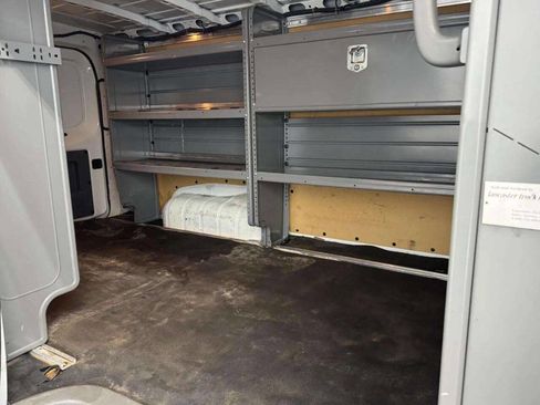 Used 2017 Nissan NV 3500 SV RWD image 9