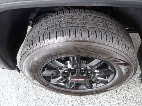 Used 2024 GMC Sierra 2500 AT4 w/ AT4 Preferred Package image 11