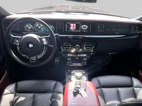 Used 2024 Rolls-Royce Phantom Sedan RWD image 16