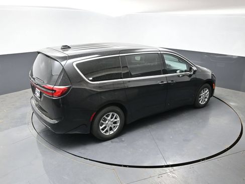 New 2027 Chrysler Pacifica Select FWD image 31
