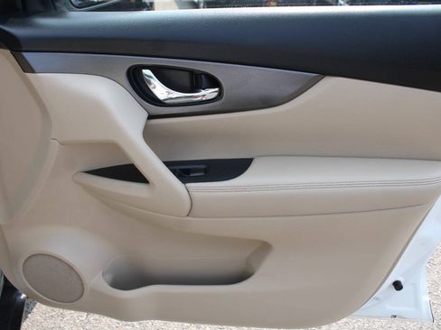 Used 2015 Nissan Rogue S AWD/4WD image 24