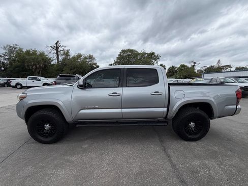 Used 2019 Toyota Tacoma SR5 w/ SR5 Appearance Package (SM) RWD image 5