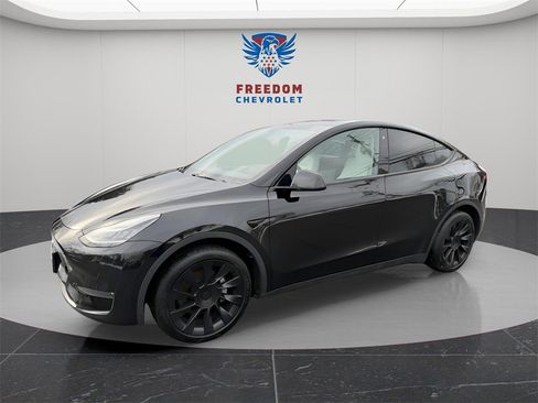 Used 2020 Tesla Model Y Long Range image 2