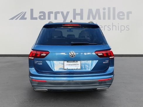 Used 2018 Volkswagen Tiguan SE w/ Panoramic Sunroof Package image 5