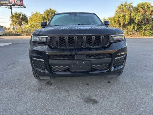 Used 2023 Jeep Grand Cherokee L Limited w/ Black Appearance Package image 9