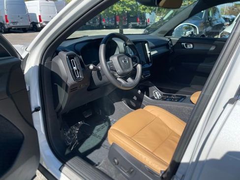 Used 2022 Volvo XC40 T5 Inscription w/ Climate Package image 18