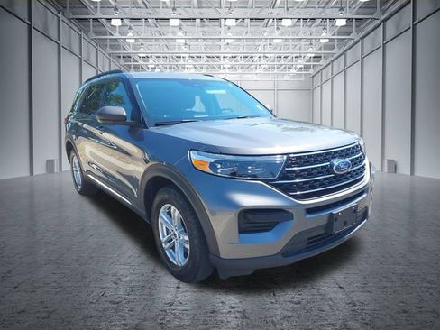 Used 2021 Ford Explorer XLT w/ Class III Trailer Tow Package AWD/4WD image 3