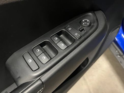 Used 2025 Hyundai Venue Limited FWD image 13
