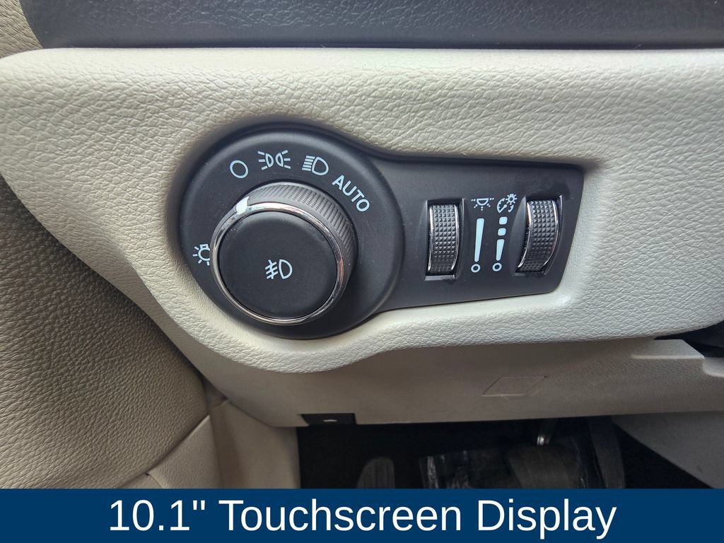 Used 2023 Chrysler Pacifica Touring-L FWD image 24