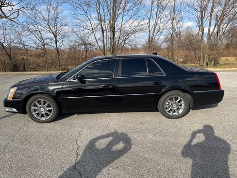 Used 2011 Cadillac DTS Luxury image 2