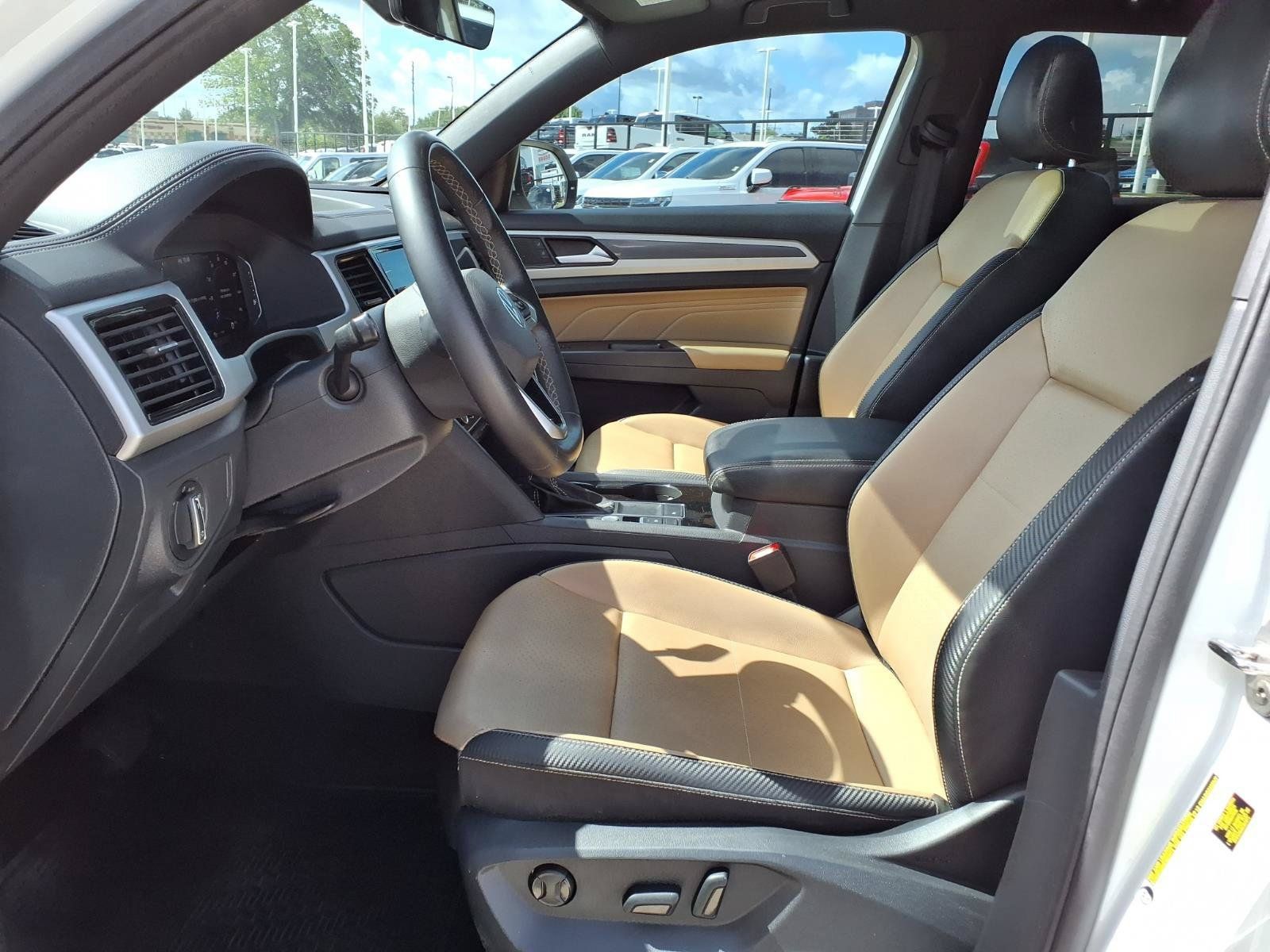 Used 2022 Volkswagen Atlas Cross Sport SE FWD image 17