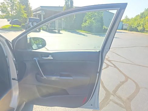 Used 2022 Kia Sportage LX AWD/4WD image 32