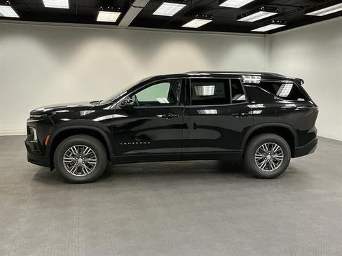 New 2026 Chevrolet Traverse LT w/ LPO, Floor Liner Package FWD image 2
