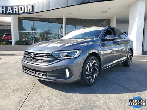 Used 2022 Volkswagen Jetta SEL image 2