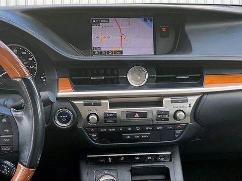 Used 2015 Lexus ES 300h image 3