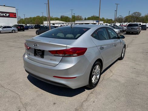 Used 2017 Hyundai Elantra SE image 3