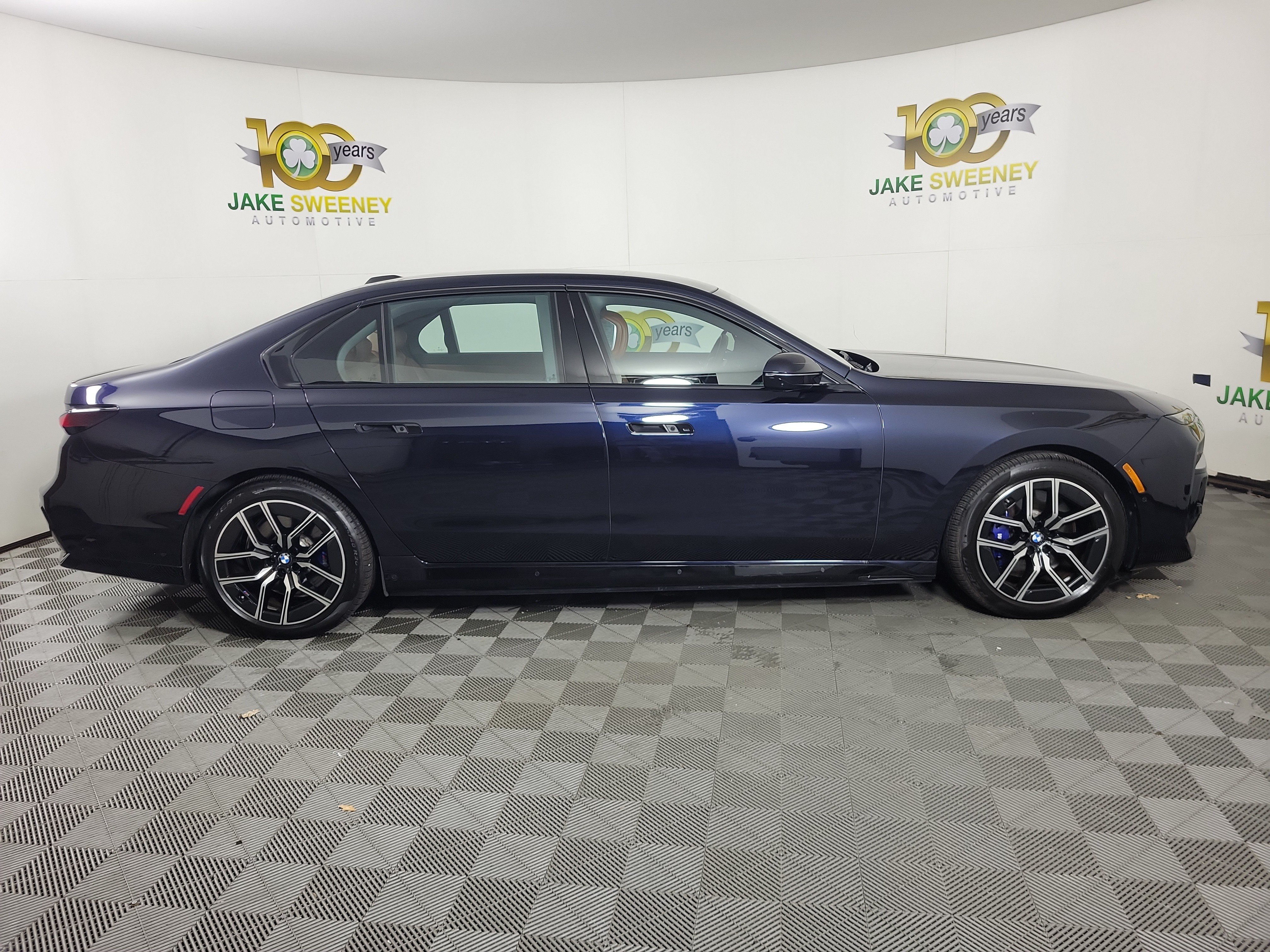 Certified 2024 BMW i7 xDrive60 w/ Executive Package AWD/4WD image 8