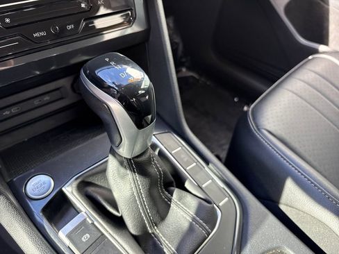 Used 2022 Volkswagen Tiguan SE image 22