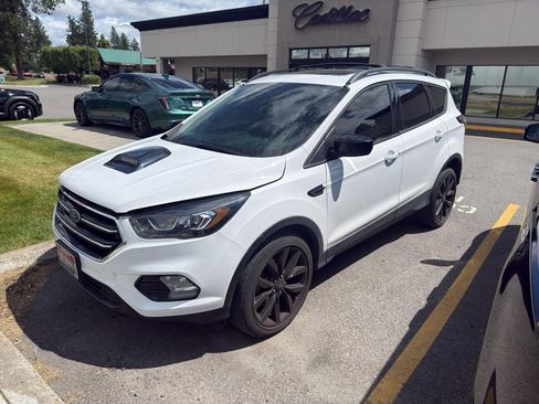 Used 2018 Ford Escape SE w/ SE Sport Appearance Package AWD/4WD image 1