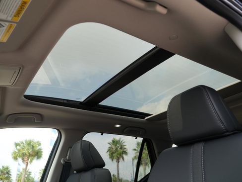 New 2025 Honda Pilot Touring image 16