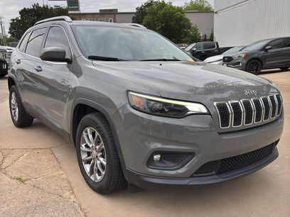 Used 2019 Jeep Cherokee Latitude Plus w/ Comfort/Convenience Group