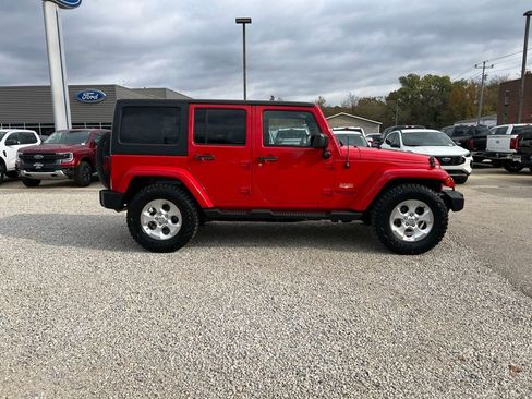 Used 2015 Jeep Wrangler Unlimited Sahara w/ Connectivity Group image 9
