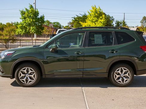 Used 2024 Subaru Forester Premium AWD/4WD image 8