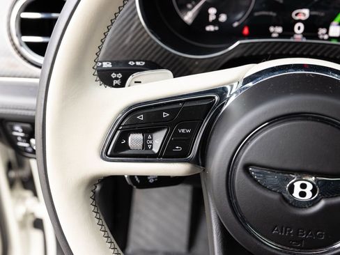 Used 2023 Bentley Bentayga Extended Wheelbase image 40