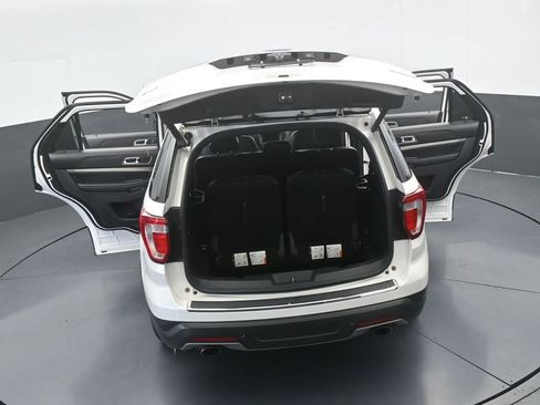 Used 2018 Ford Explorer XLT w/ Equipment Group 202A FWD image 70