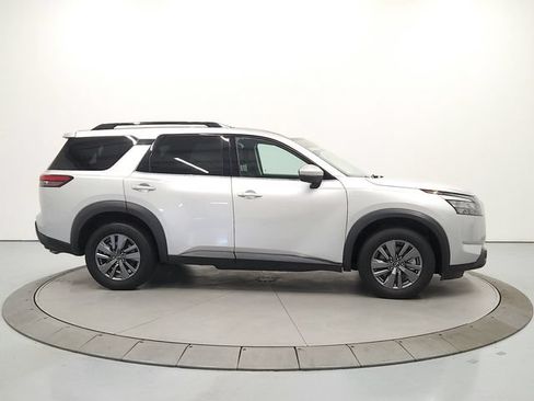 Used 2025 Nissan Pathfinder SV AWD/4WD image 8