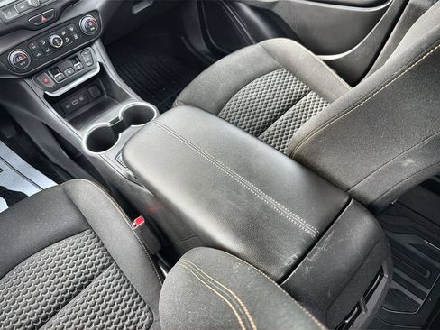 Used 2020 GMC Terrain SLE w/ Driver Convenience Package FWD image 20