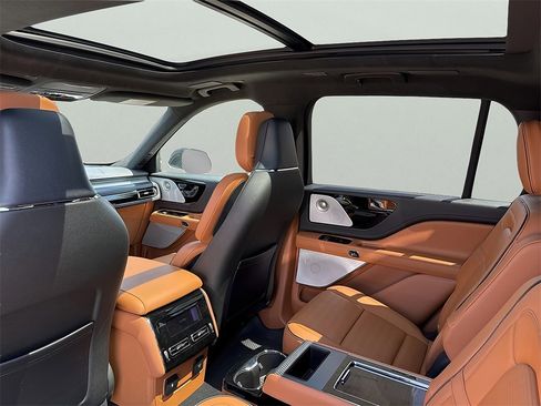 New 2025 Lincoln Aviator Black Label image 16