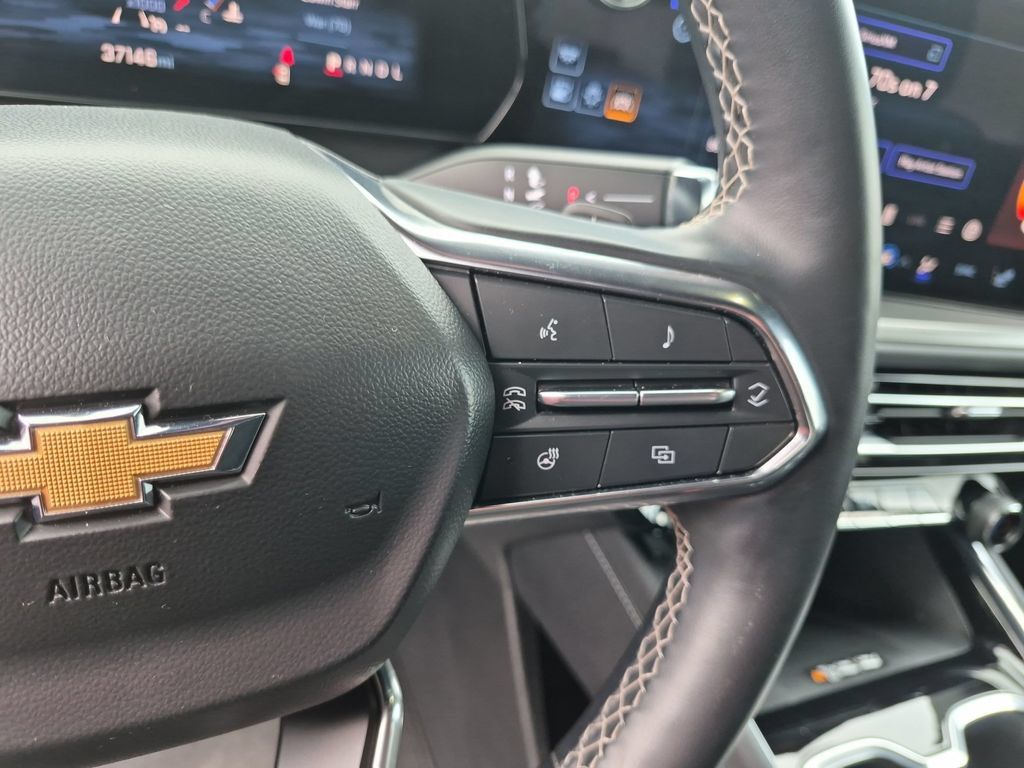 Used 2025 Chevrolet Traverse LT FWD image 20