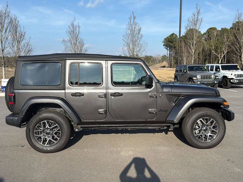 New 2025 Jeep Wrangler Sahara image 10