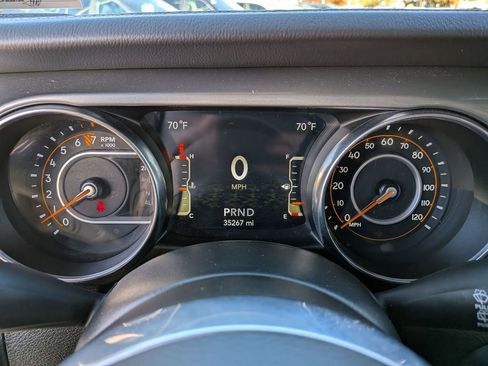 Used 2022 Jeep Wrangler Unlimited Sahara AWD/4WD image 16