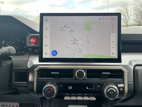 Used 2025 Toyota Tacoma TRD Off-Road image 23