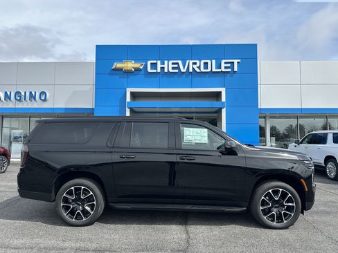 New 2026 Chevrolet Suburban RST w/ Comfort Package AWD/4WD image 2