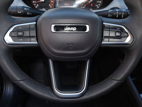Used 2025 Jeep Compass Latitude AWD/4WD image 11