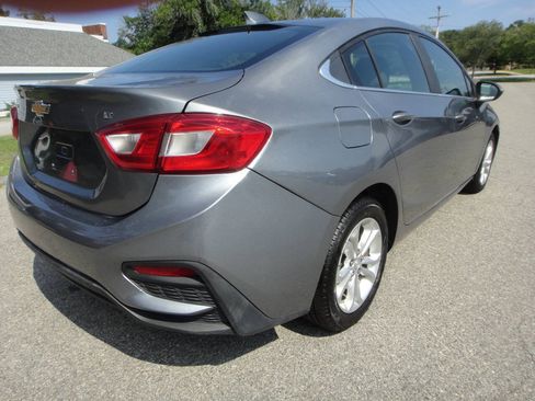Used 2019 Chevrolet Cruze LT FWD image 4