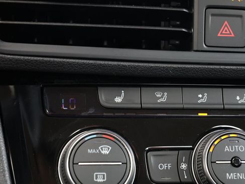 Used 2024 Volkswagen Jetta SE FWD image 3
