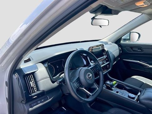 Used 2025 Nissan Pathfinder SV AWD/4WD image 6