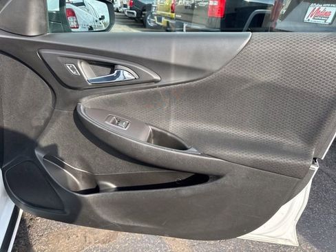 Used 2017 Chevrolet Malibu LT image 26