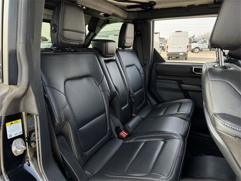 Used 2025 Ford Bronco Badlands image 30