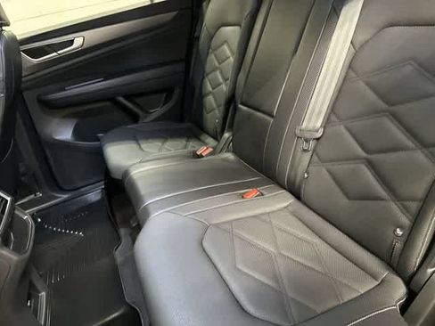Used 2024 Volkswagen Atlas Cross Sport SE FWD image 11