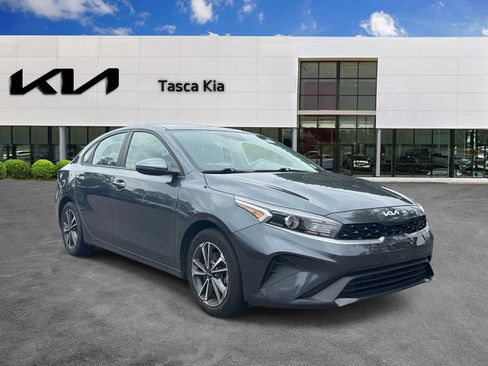 Used 2023 Kia Forte LXS w/ LXS Technology Package FWD image 1