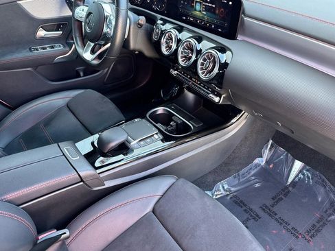 Used 2022 Mercedes-Benz CLA 250 image 31