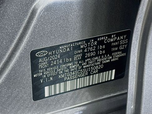 Used 2025 Genesis G70 2.5T RWD image 12