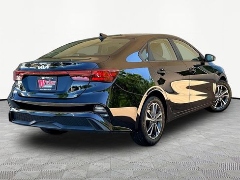 Used 2024 Kia Forte LXS w/ LXS Technology Package FWD image 6